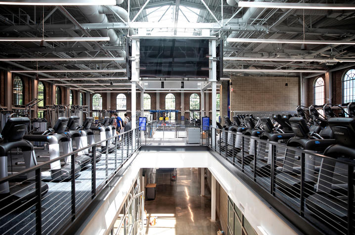photo of machines in center of Alumni Gym