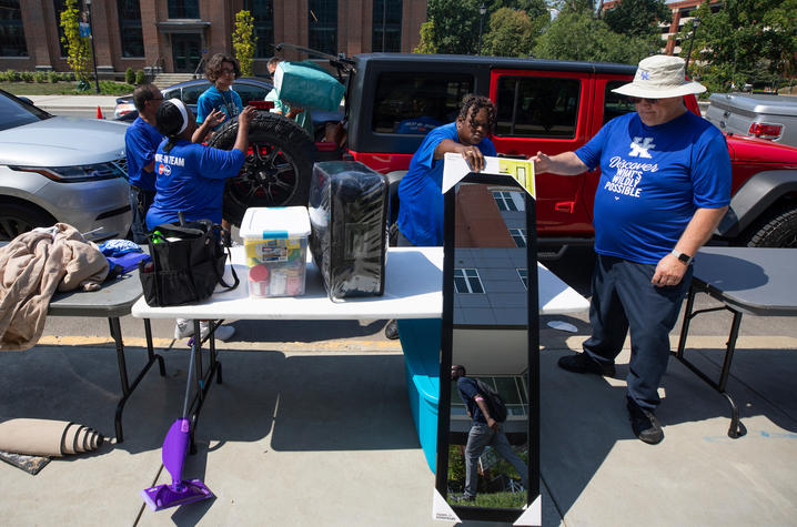 This is a photo of UK Volunteers Helping with Move-In 2019.