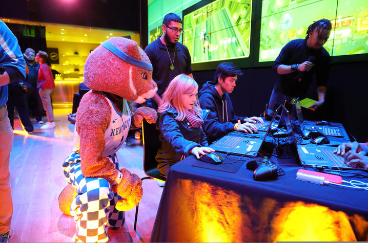 photo of UK Wildcat mascot watching people play games at event in New York