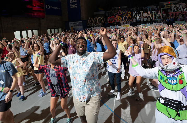 photo of dancers at DanceBlue