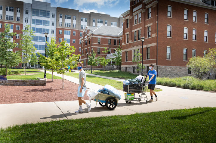 Photo from Fall Move-in. Photo by Mark Cornelison | UKphoto