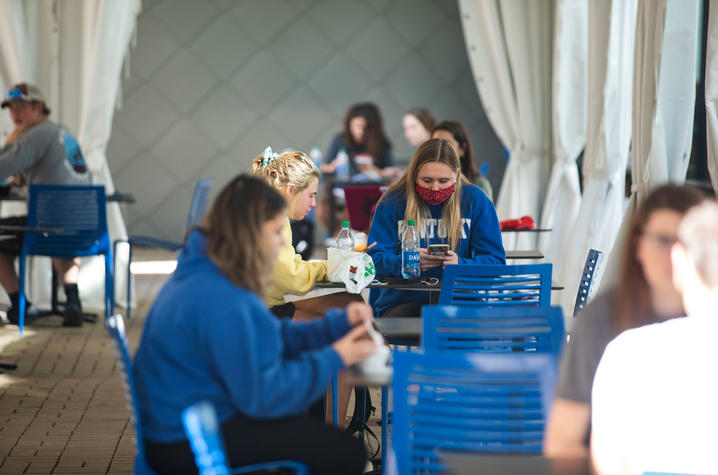 Photo of students eating together