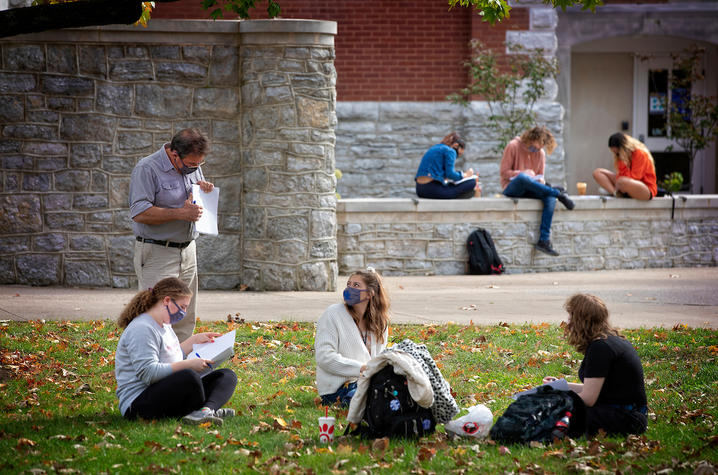 Students in outdoor class on UK campus