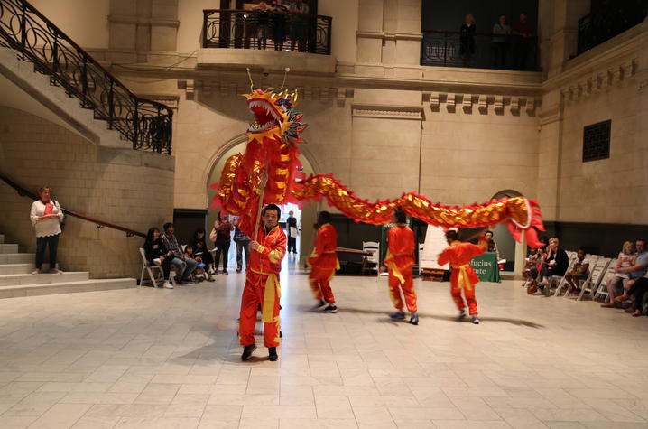 photo of performance by Confucius Institute at Cincinnati Art Museum