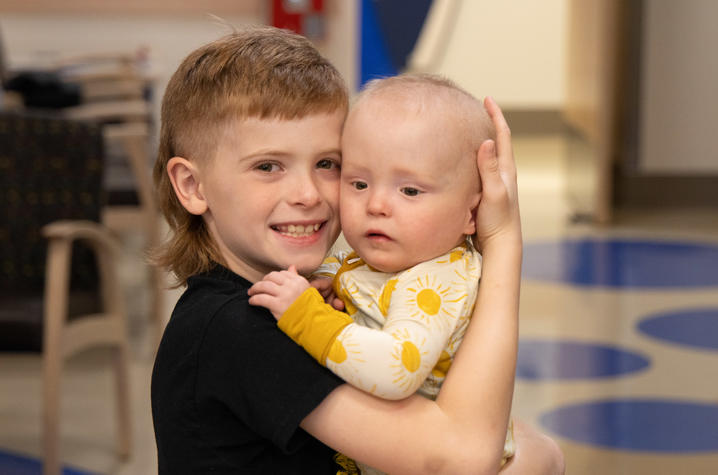 Image of Addi with her big brother Brandon