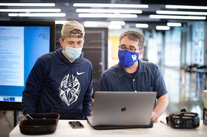 David Stephenson with a student from his VR class. Photo by Mark Cornelison | UKphoto