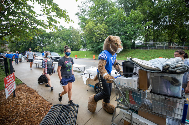 Move in day on August 16, 2021. Photo by Pete Comparoni | UKphoto