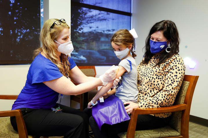 Dr. Lindsay Ragsdale with patient