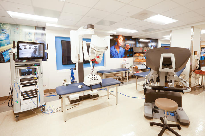 image of surgery robot in medical training facility