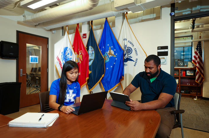 UK students Jerone Capili and Harry Smith. Mark Cornelison | UK Photo.