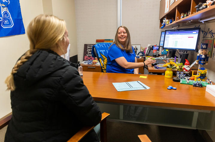 photo of a student advising appointment. 