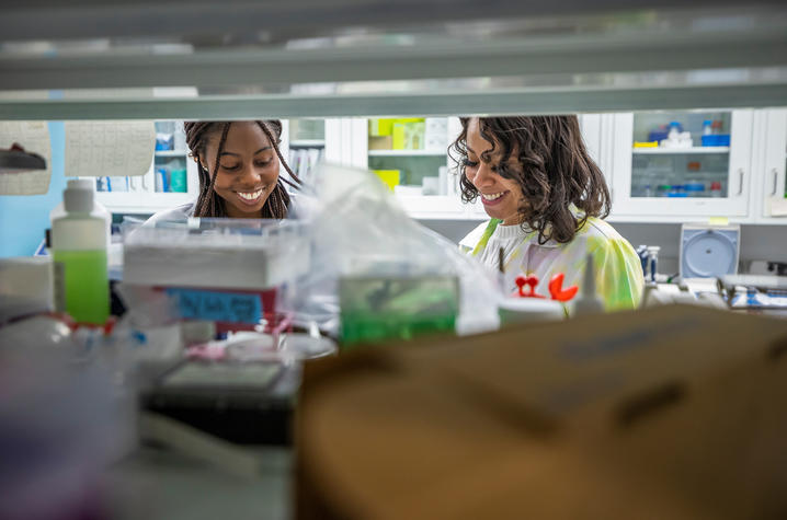 Linda Omali and Alexis Smith in the lab.