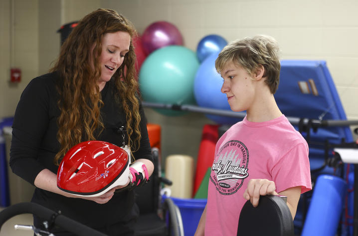 Heather Witt, D.P.T., (left) is one of Standiford’s physical therapists at the outpatient therapy clinic, and also works in the UK College of Health Sciences. Carter Skaggs | UK photo