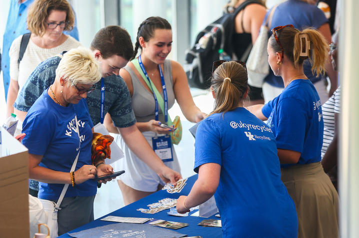 Students attending university orientation at the Gatton Student Center