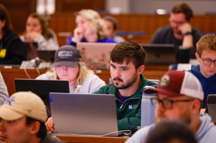 Mandy Jones has incorporated AI-generated patient cases into her differential diagnosis course to challenge students’ critical thinking skills. Mark Cornelison | UKphoto 