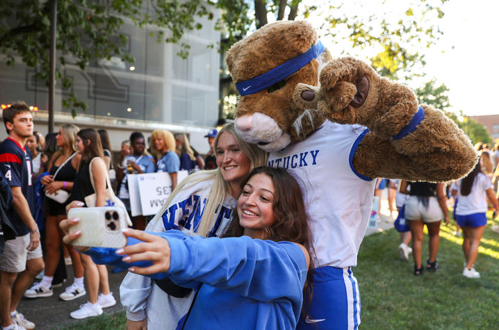Students taking a selfie with the Wildcat. 