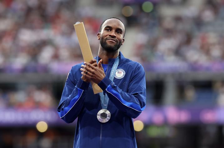 Daniel Roberts takes home a silver medal for Team USA in the men’s 110-meter hurdles. Photo by Getty Images.