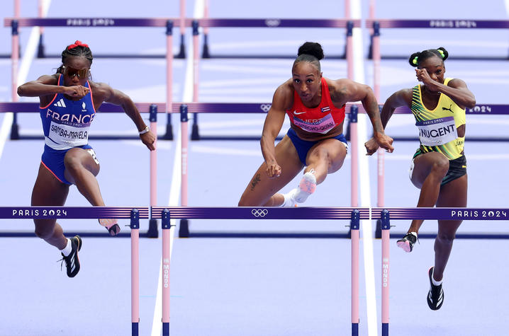 Jasmine Camacho-Quinn (center), who won gold in the 100-meter hurdles in Tokyo, claimed bronze in Paris. Photo by Getty Images.