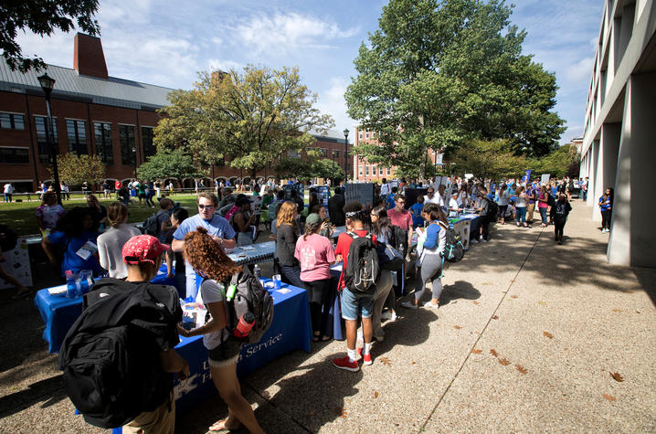 Photo of student organization fair. Mark Cornelison | UK Photo