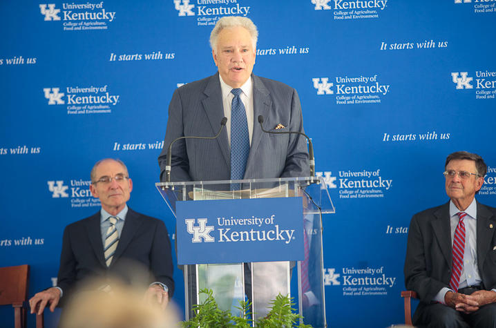 photo of Tom Hammond speaking at podium