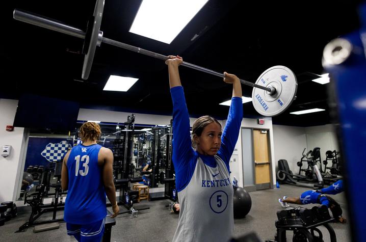 blair pressing a barbell over her head