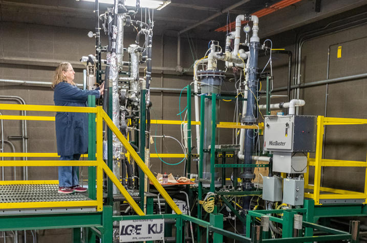 UK researchers will design, retrofit, and research a dual solvent CO2 capture system on CAER’s existing 0.1 MWthermal bench-scale facility using natural gas-derived flue gas. Pictured: Principal Investigator Heather Nikolic. Photo by Mark Mahan.