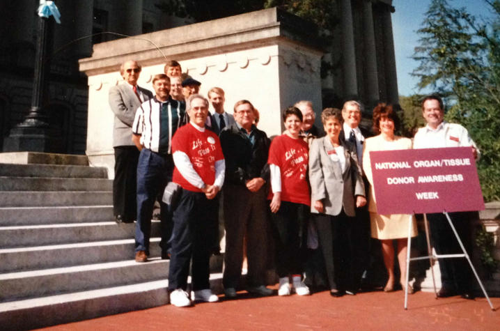 a crowd standing outside celebrating national organ donor awareness week.