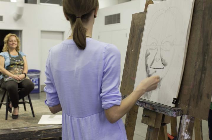 photo of drawing class - Fine Arts Institute