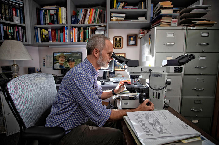 Photo of Dr. Greg Davis, University of Kentucky forensic pathologist