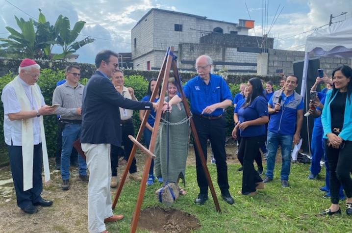 Tom Young, M.D., founder of UK Shoulder to Shoulder Ecuador, cuts the ribbon along with a dignitary from Santo Domingo. Photo provided by Lynn English.