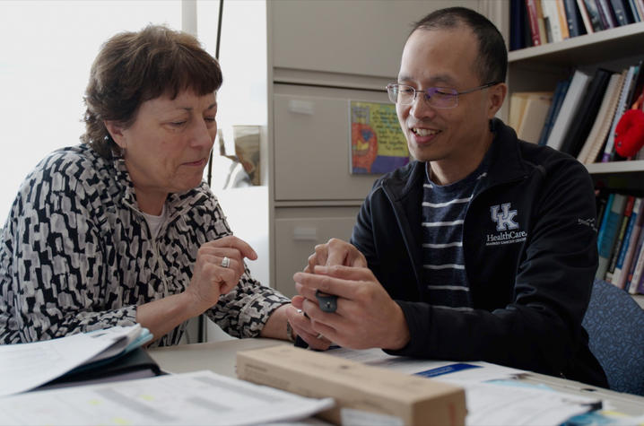 Dr. Kelly (left) and Dr. Chih (right) 