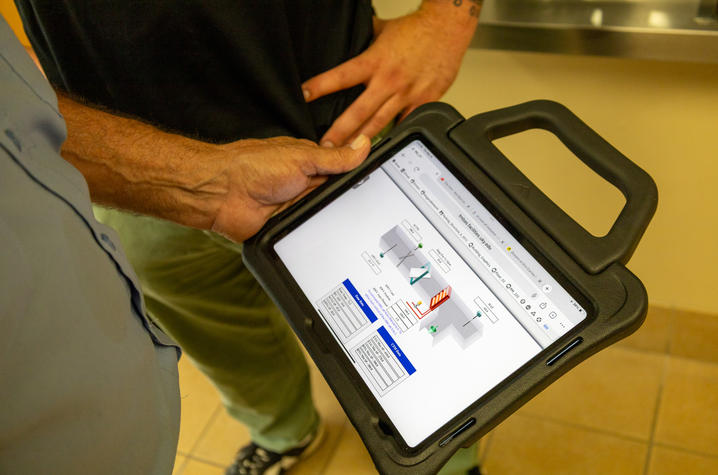David Woolery, electronic technician in Facilities Management, utilizes the Tridium Building Automation tool to troubleshoot issues with a heating/cooling unit. This helps him verify the room is functioning properly in order to maximize energy savings.
