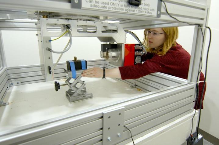 photo of Kyra Seevers working in Brent Seales' lab