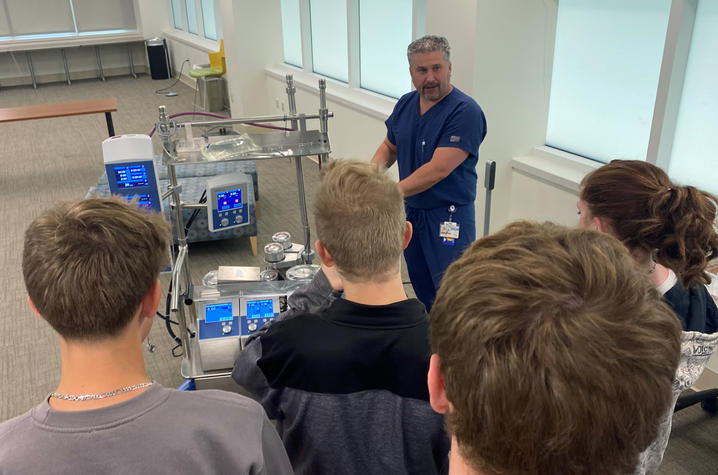 Thomas Pater, chief perfusionist at Kentucky Children’s Hospital, shows students from Laurel and Harlan County high schools how an extracorporeal membrane oxygenation (ECMO) machine works. Photo by Rick Childress.