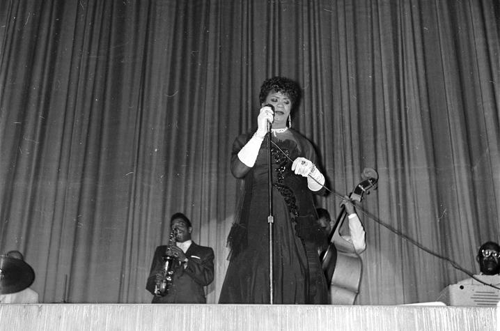 photo of Princess de Carlo performing at Lyric Theatre in 1960