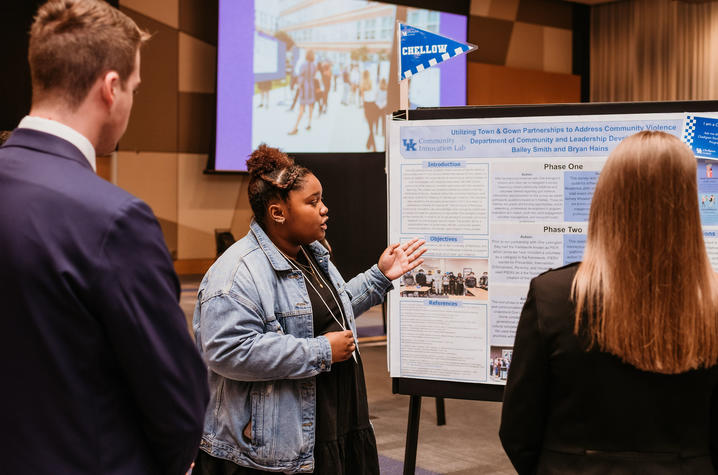 Photo of Chellgren Fellow Bailey Smith presenting her research.