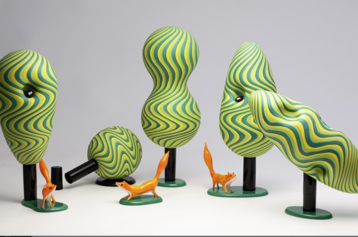 Claire Kelly, Parallax: Busy Forest  (2019). [Parallax: The effect whereby the position or direction of an object appears to differ when viewed from different positions.] Glass: Blown, sculpted, and assembled. Dimensions: 15 ¼ x 16 x 36.” © Claire Glass