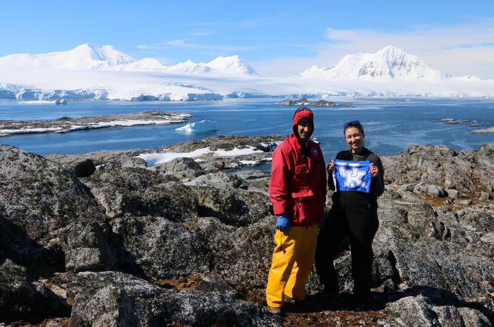 photo of Nick Teets and Leslie in Antarctica