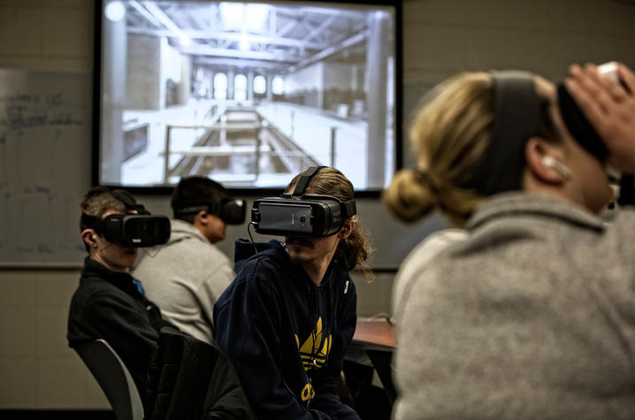 Students in an ISC class using virtual reality headsets. 