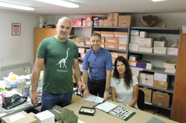 photo of Paolo Visonà (center) with Nin Museum team 