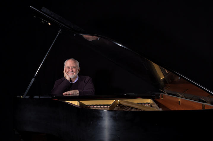 photo of Wayland Rogers seated at grand piano by Jerry Alt