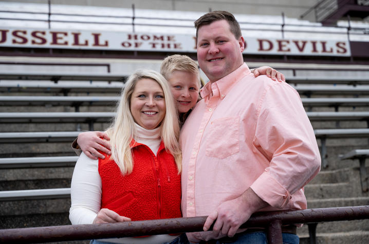 Image of William Dean with his parents