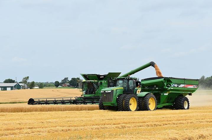 Hodgenville farmer Ryan Bivens empties wheat from his combine into a wagon driven by his son Cyrus. Bivens said he has seen outstanding crop yields the past 10 years. Photo by Katie Pratt, UK agricultural communications.