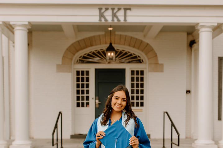 During her time at UK, Keith was a member of Kappa Kappa Gamma.