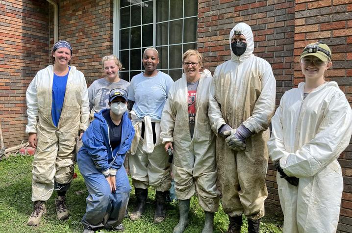 photo of UK Appalachian Center flood relief volunteers