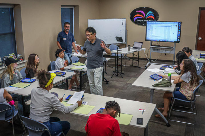 Associate Professors Yung Soo Kim and David Stephenson led the workshop, teaching local preteens and teenagers essential multimedia storytelling skills.