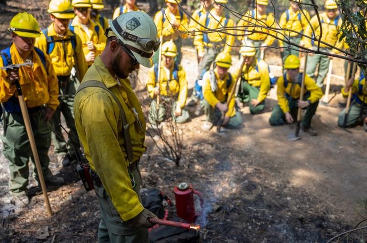 A firefighter with the Bureau of Land Management’s Folsom Lake Veterans Crew trains members of the military in wildland fire operations at the 2021 Dixie Fire.