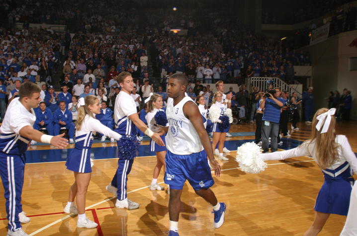 Brandon Stockton running on the basketball court.
