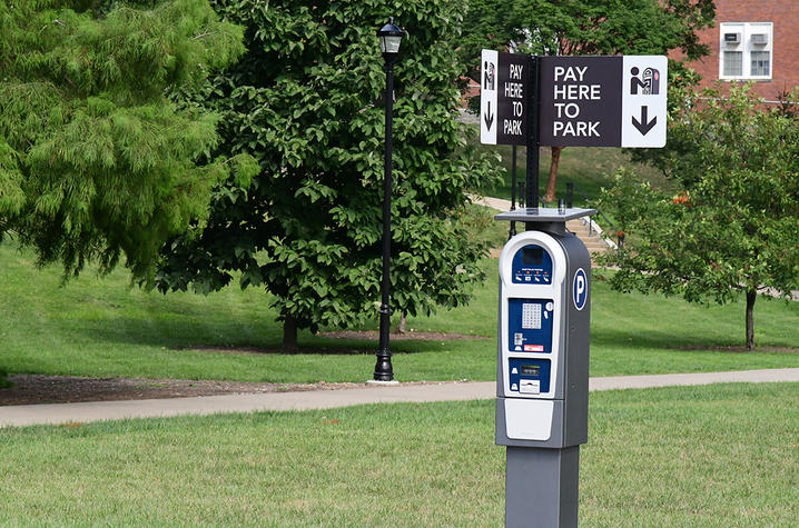 photo of pay station in Student Center's visitor parking lot