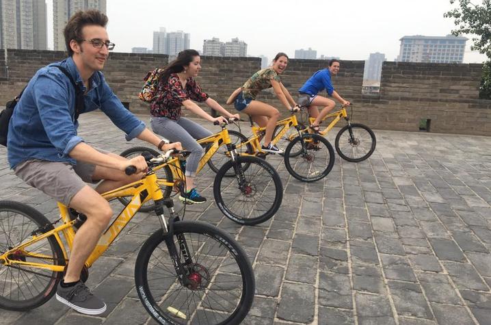 photo of students on bikes on UK Confucius Institute trip to China